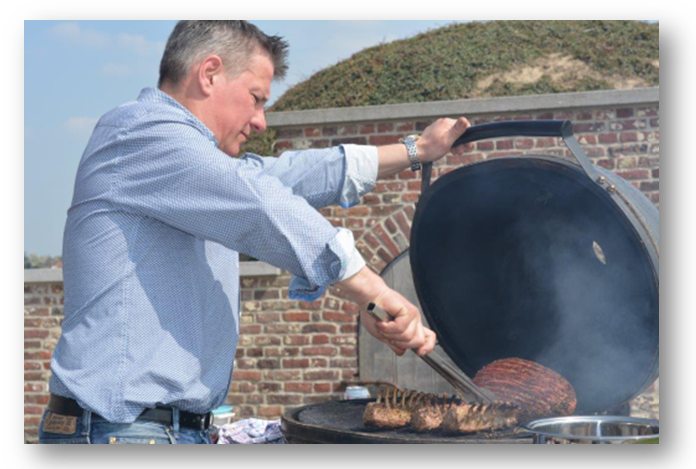 José Vanbeselaere aan de grill